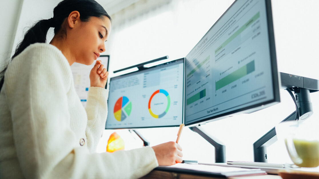 person looking at hr data analytics on screen