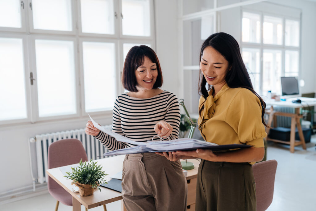 people discussing best in class employee relations